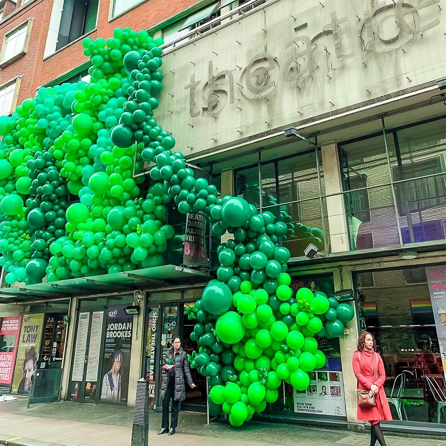PartyWoo 120 pcs 5 inch Matte Kelly Green Latex Balloons